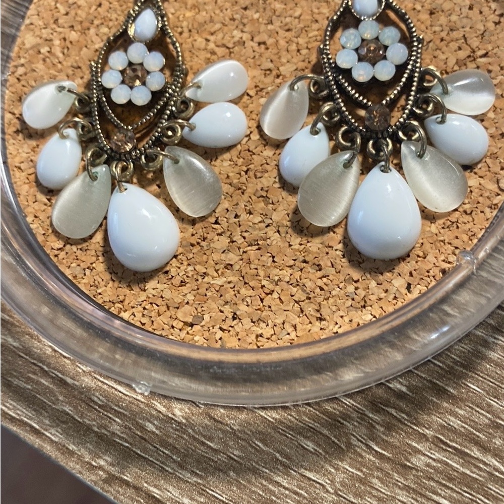 White Fan Earrings with Sparkling Rhinestones - Picture 2 of 3